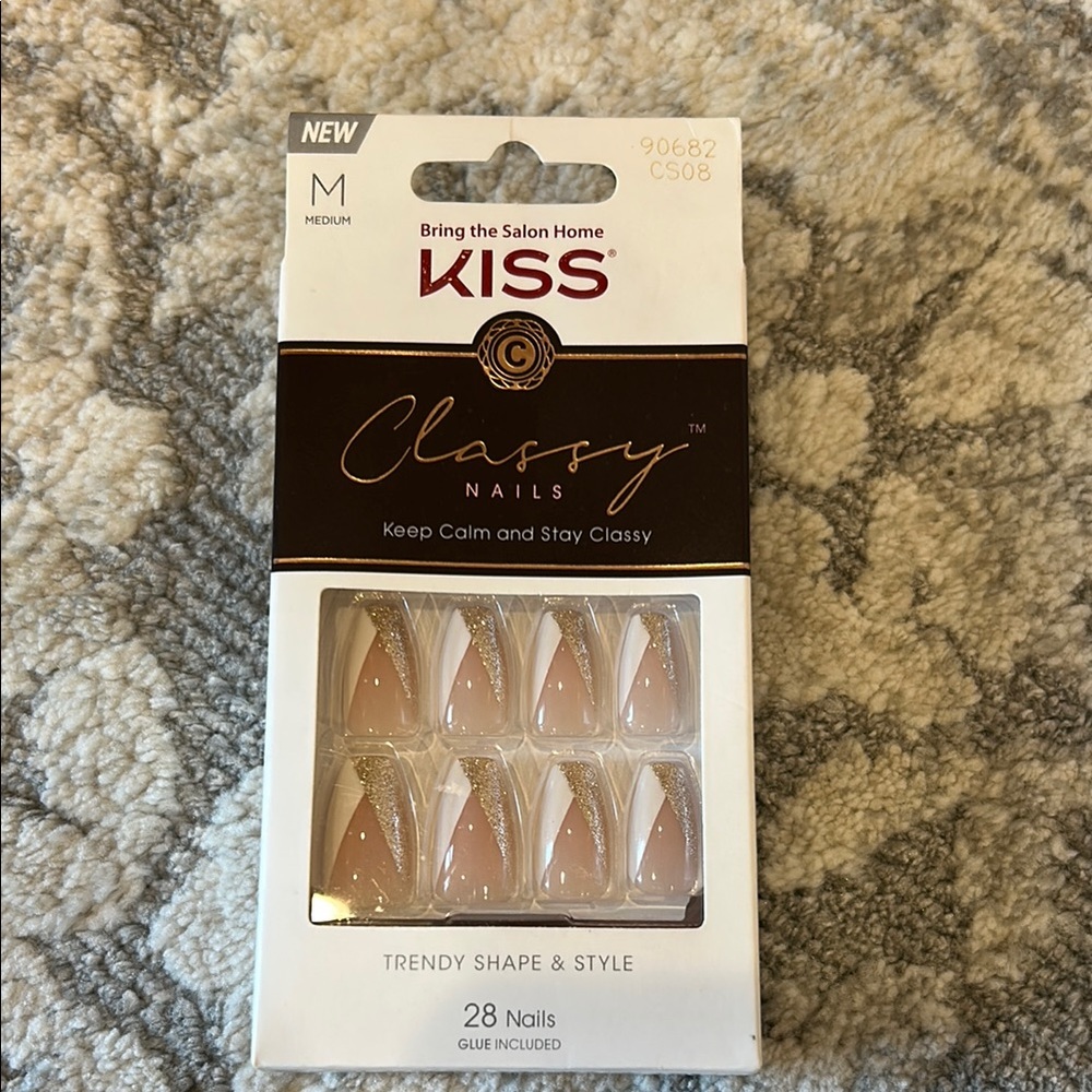 Kiss Classy Nails - Nude and Gold